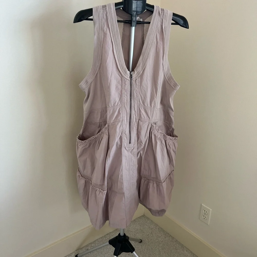 Anthropologie Daily Practice- Size L - Picture 2 of 5